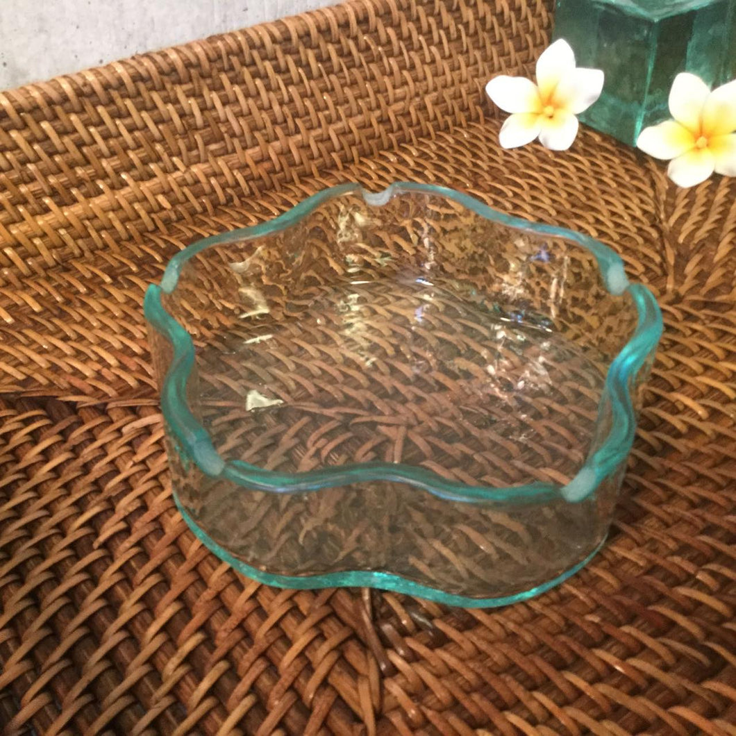 バリガラス製 ハンドメイド プルメリア花型 灰皿（アシュトレー） おしゃれ アジアン